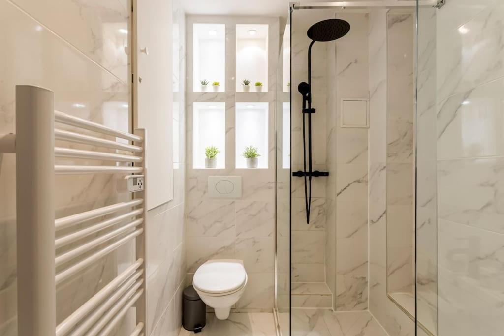 Suite Paris, Tour Eiffel, Champs Elysees Екстериор снимка