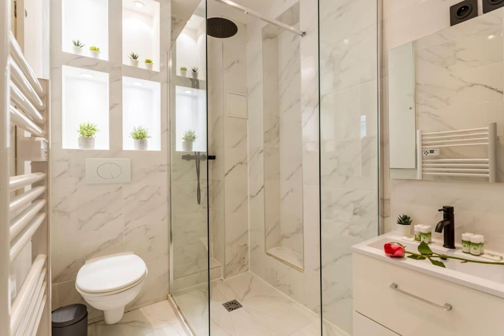 Suite Paris, Tour Eiffel, Champs Elysees Екстериор снимка