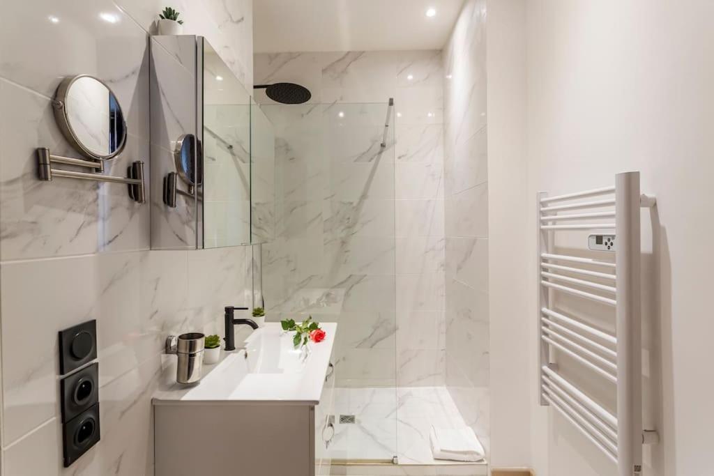 Suite Paris, Tour Eiffel, Champs Elysees Екстериор снимка