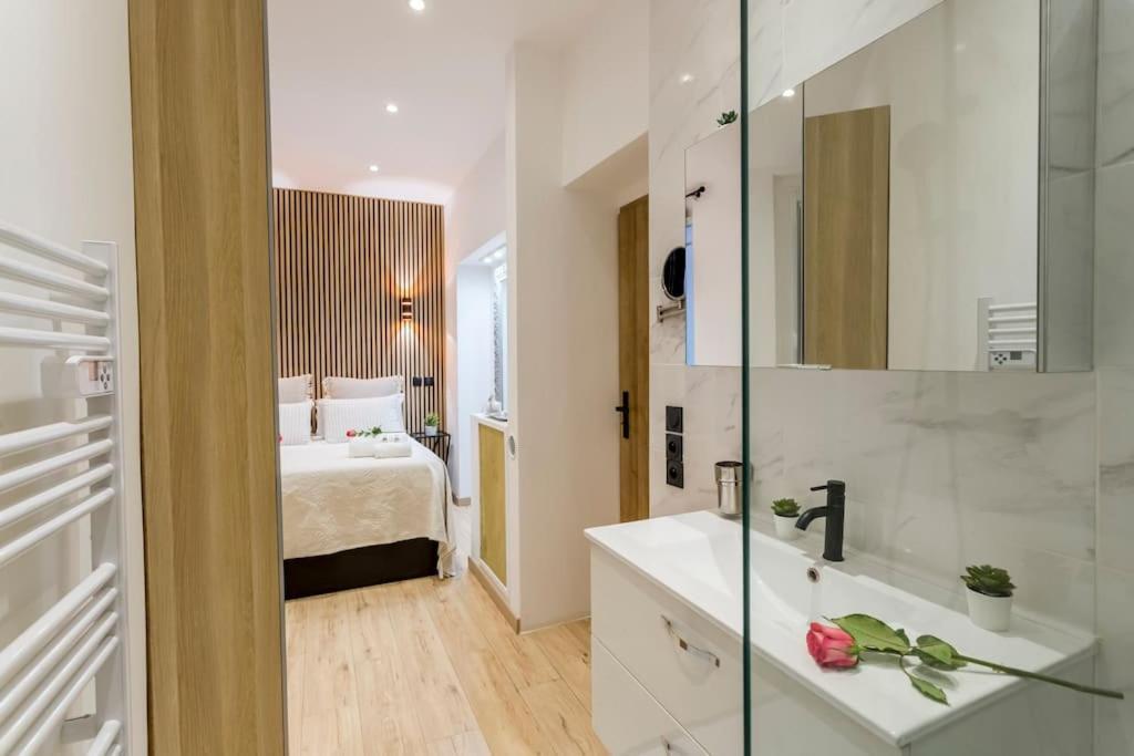 Suite Paris, Tour Eiffel, Champs Elysees Екстериор снимка